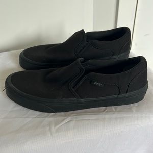 VANS CLASSIC Black on Black slip ons